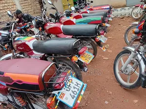 Bajaj Boxer 100 2025 Red