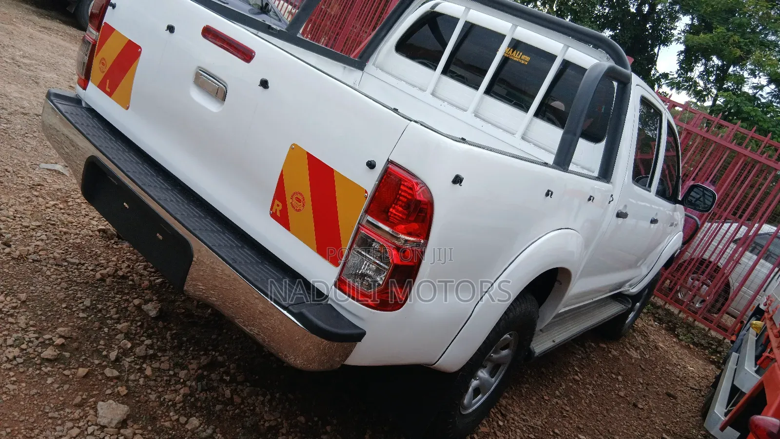 Toyota Hilux 2006 White