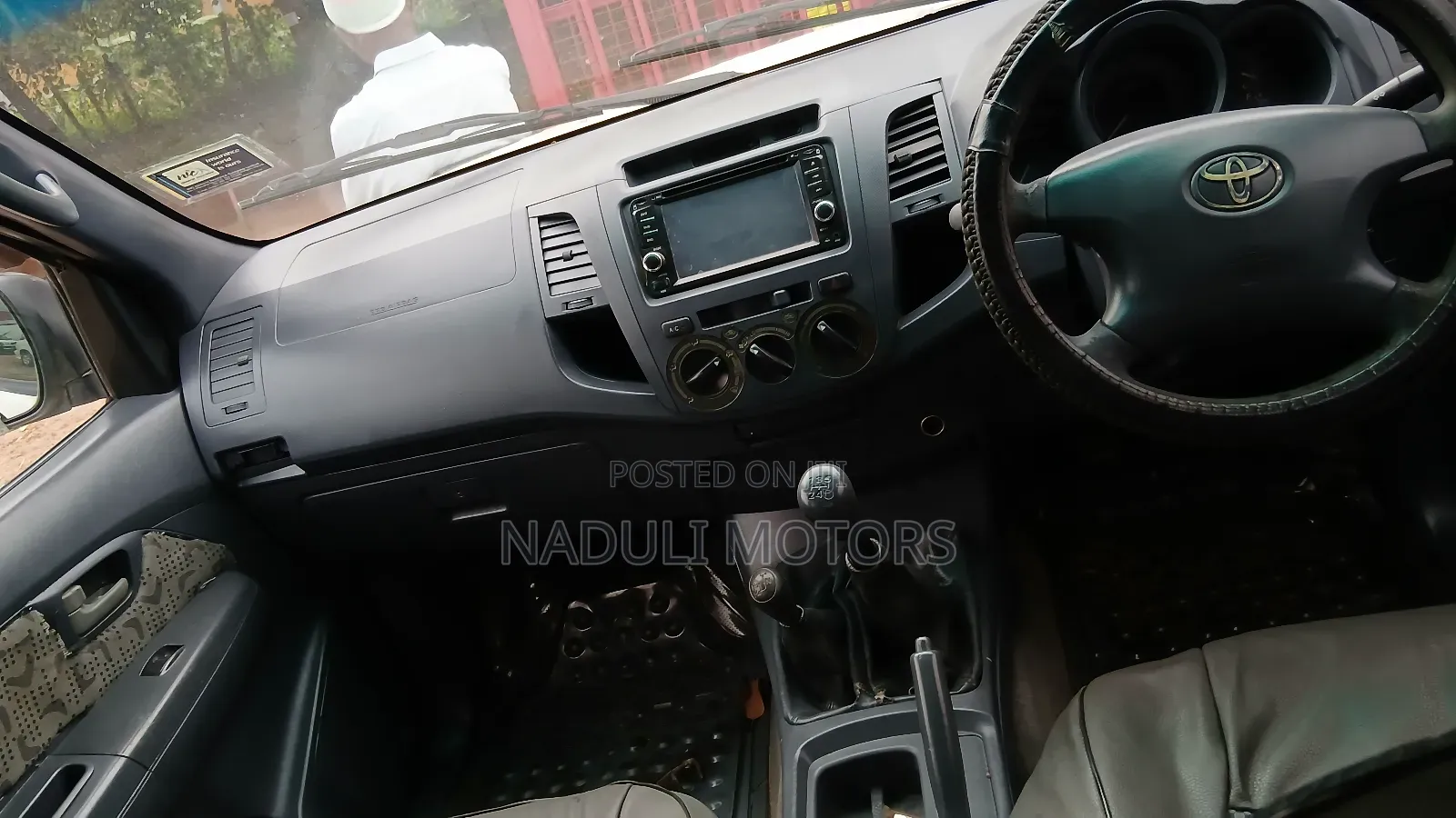 Toyota Hilux 2006 White