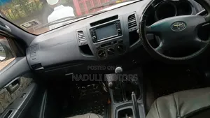 Toyota Hilux 2006 White
