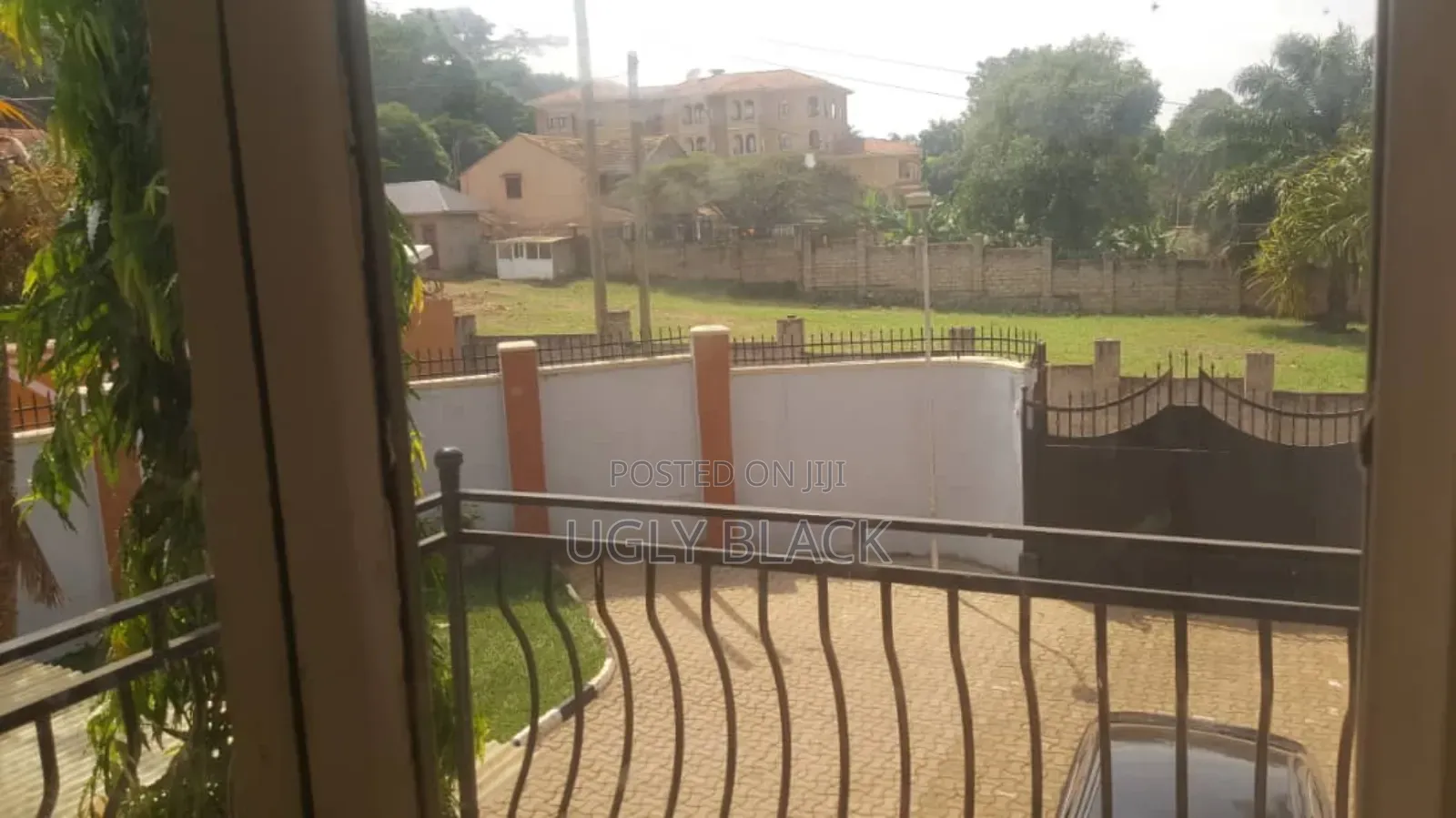 6bdrm Mansion in Makindye for sale