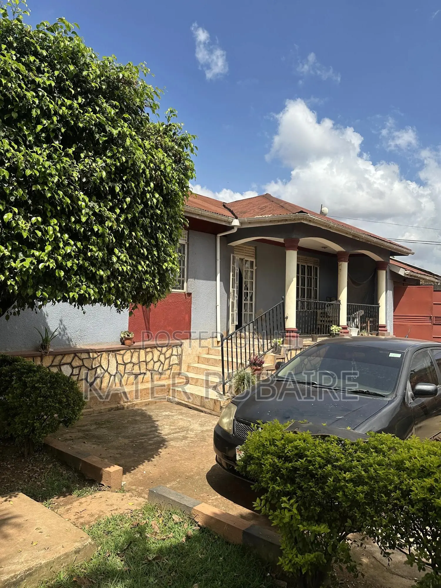 6bdrm House in Nsalo, Central Division for sale