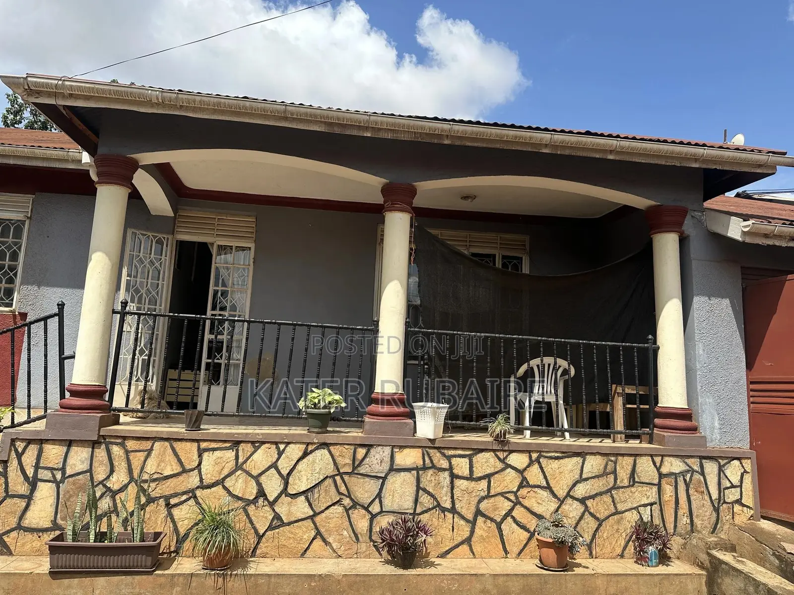 6bdrm House in Nsalo, Central Division for sale