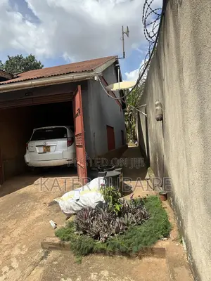 6bdrm House in Nsalo, Central Division for sale