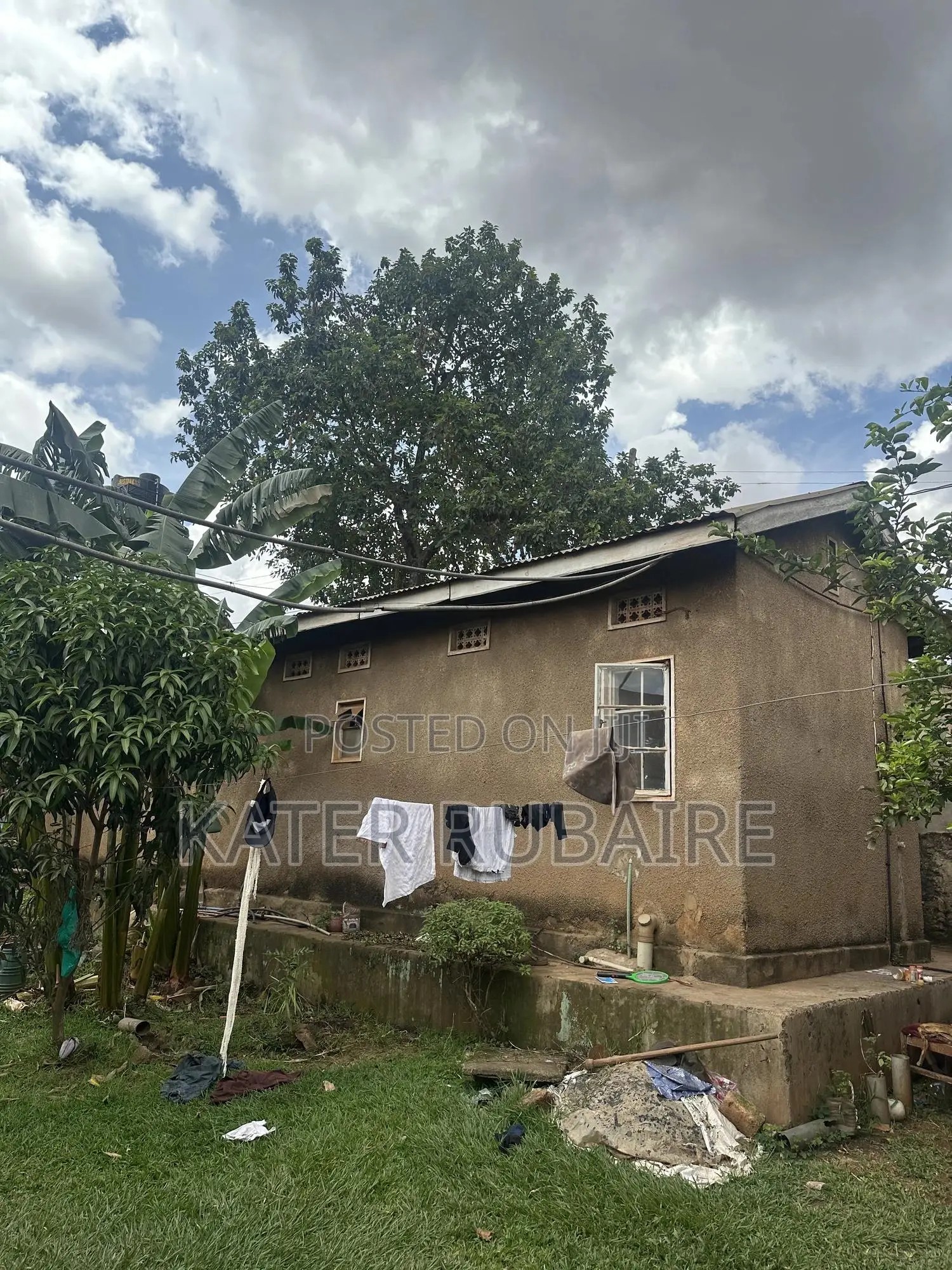 6bdrm House in Nsalo, Central Division for sale
