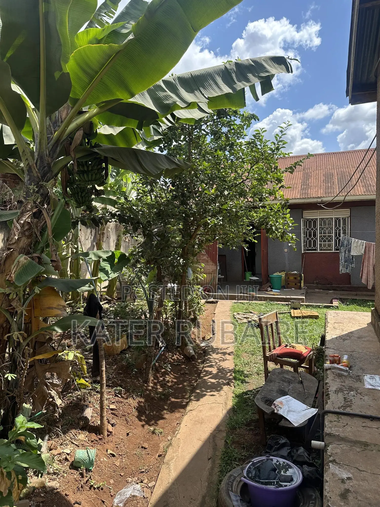 6bdrm House in Nsalo, Central Division for sale