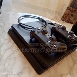 Playstation 4 Slim