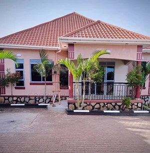 3bdrm House in Bwebajja Entebbe, Central Division for sale