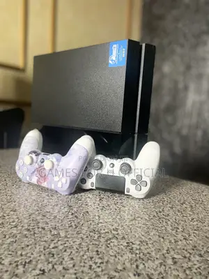 Ps4 Standard Chipped Console 2 Pads *8games