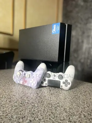 Ps4 Standard Console Chipped 2 Controllers 500gb