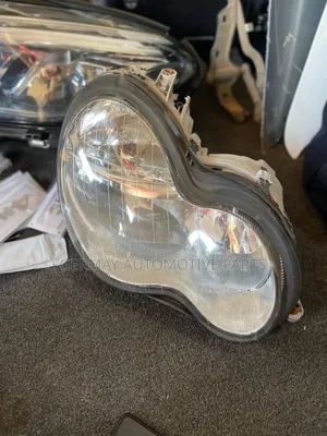 Headlight for Mercedes Benz W203 C Class.