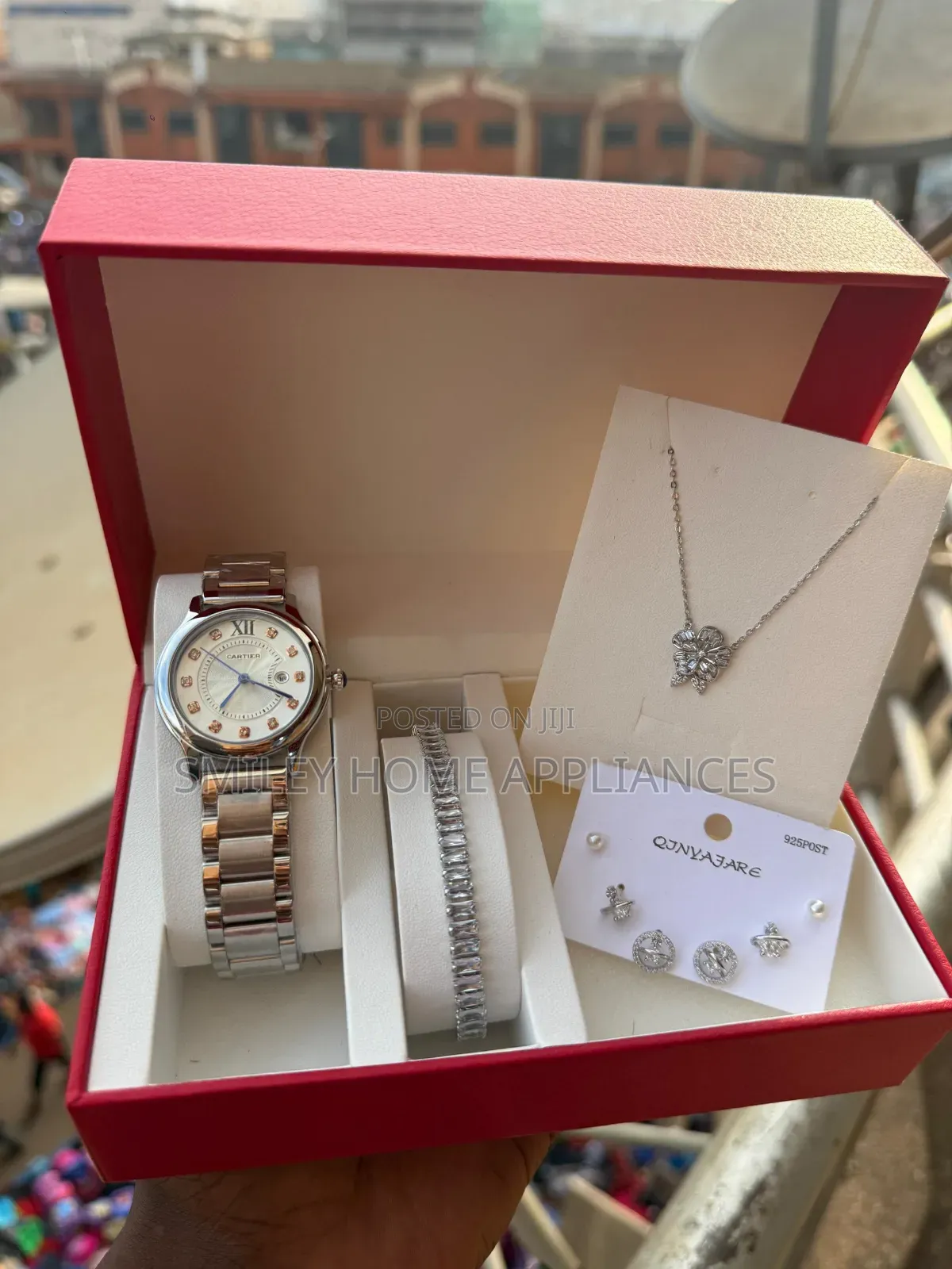 Cartier Women's Valentines Wrist Time Gift Box at 20% Discount