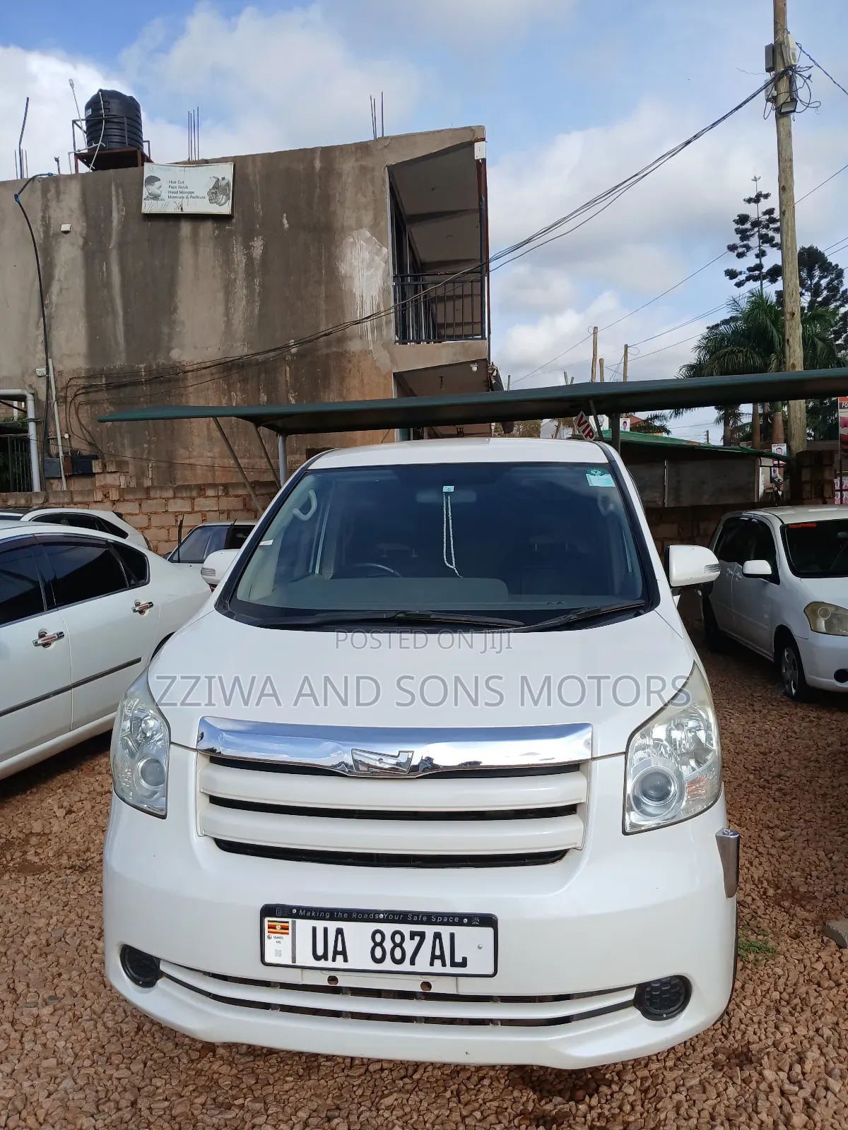 Toyota Noah 2.0 143hp FWD (8 Seater) 2009 White