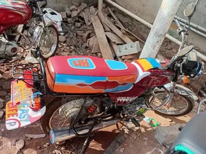 Bajaj Boxer 100 2025 Red