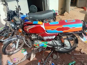 Bajaj Boxer 100 2025 Red