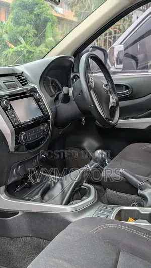 Nissan Navara 2018 White
