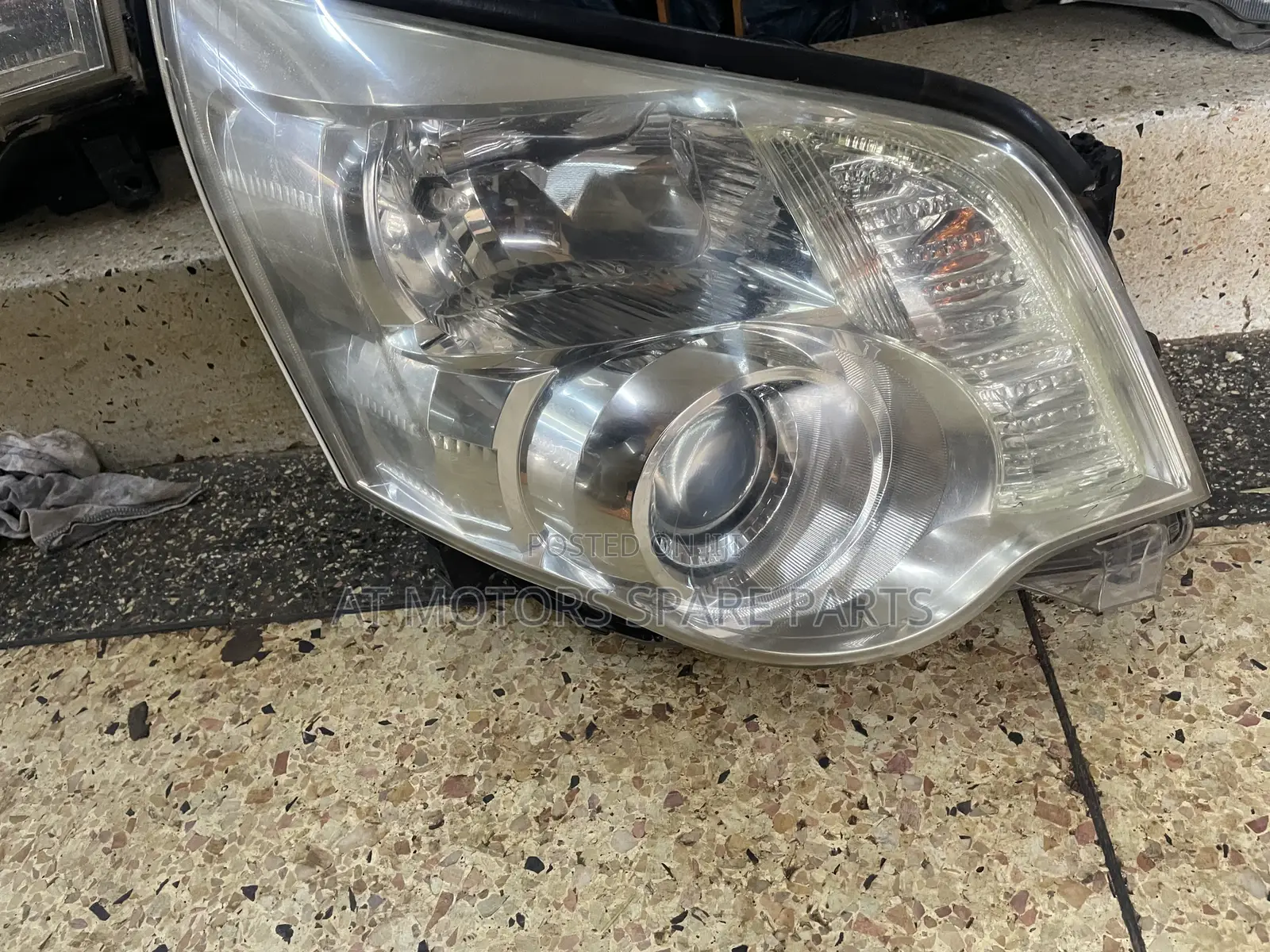 Head Lamp for Noah 2010