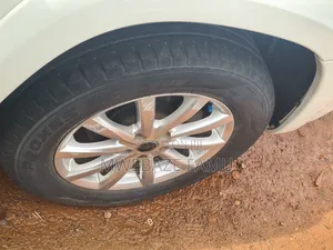 Toyota Vanguard 2011 White
