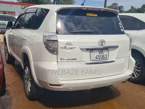 Toyota Vanguard 2011 White