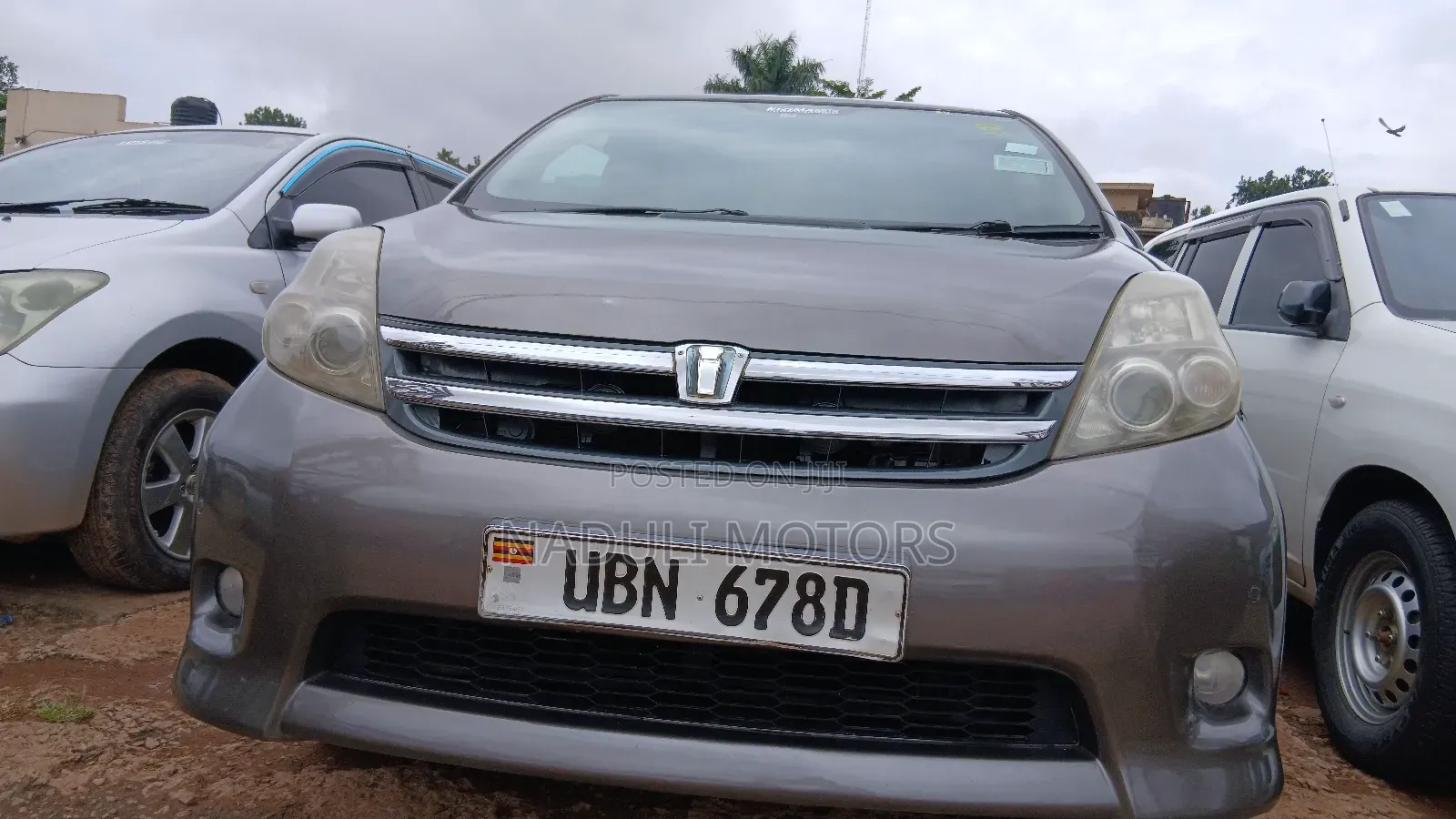 Toyota ISIS 2009 Gray