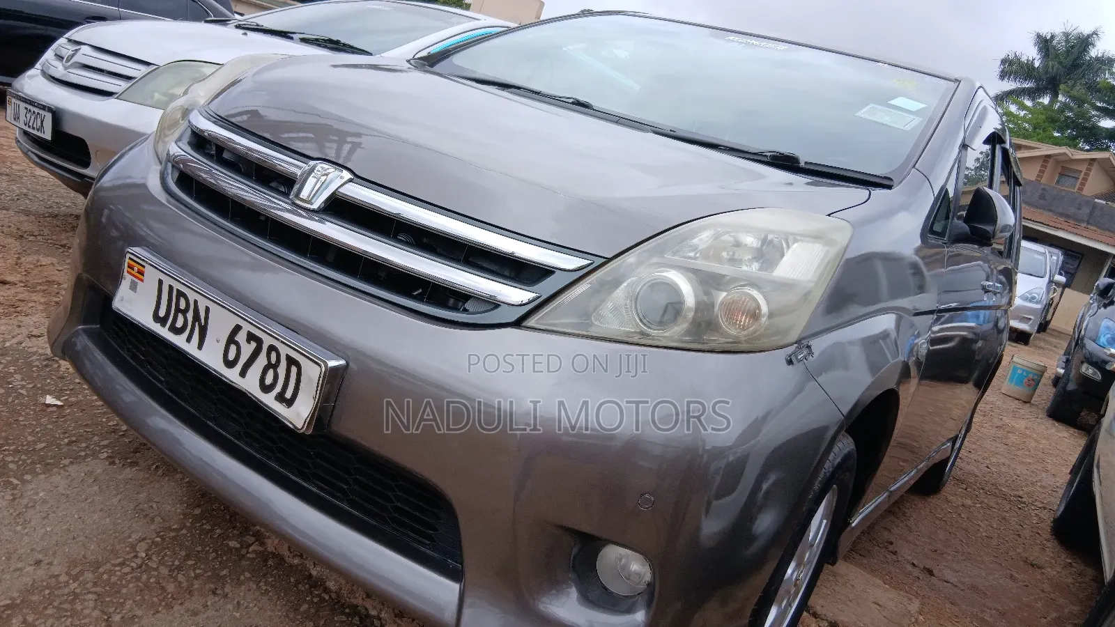 Toyota ISIS 2009 Gray