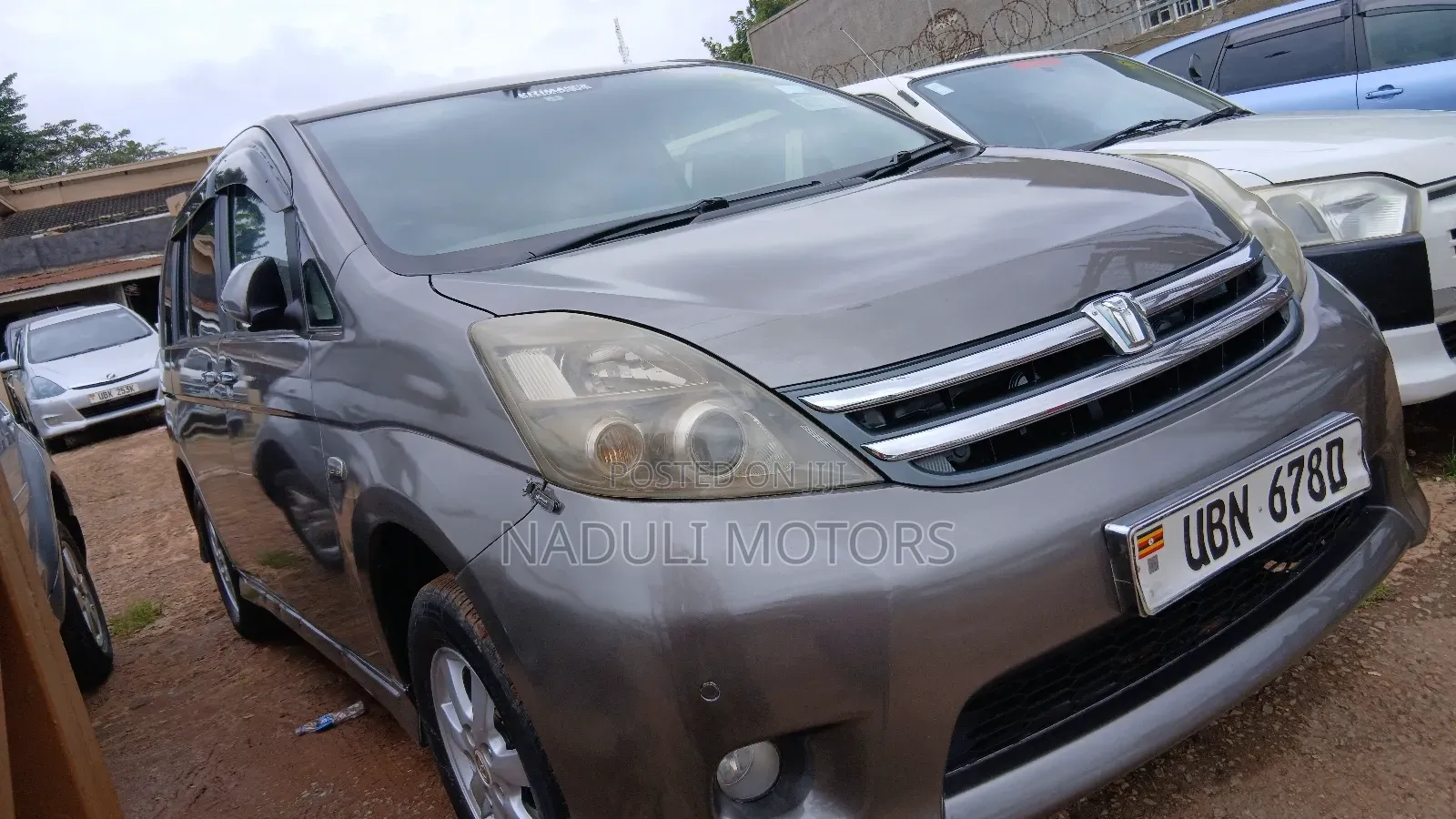 Toyota ISIS 2009 Gray