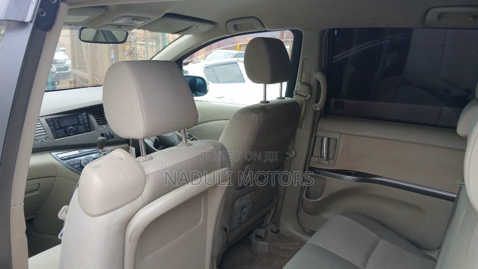 Toyota ISIS 2009 Gray