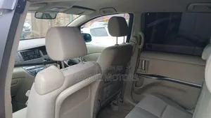 Toyota ISIS 2009 Gray