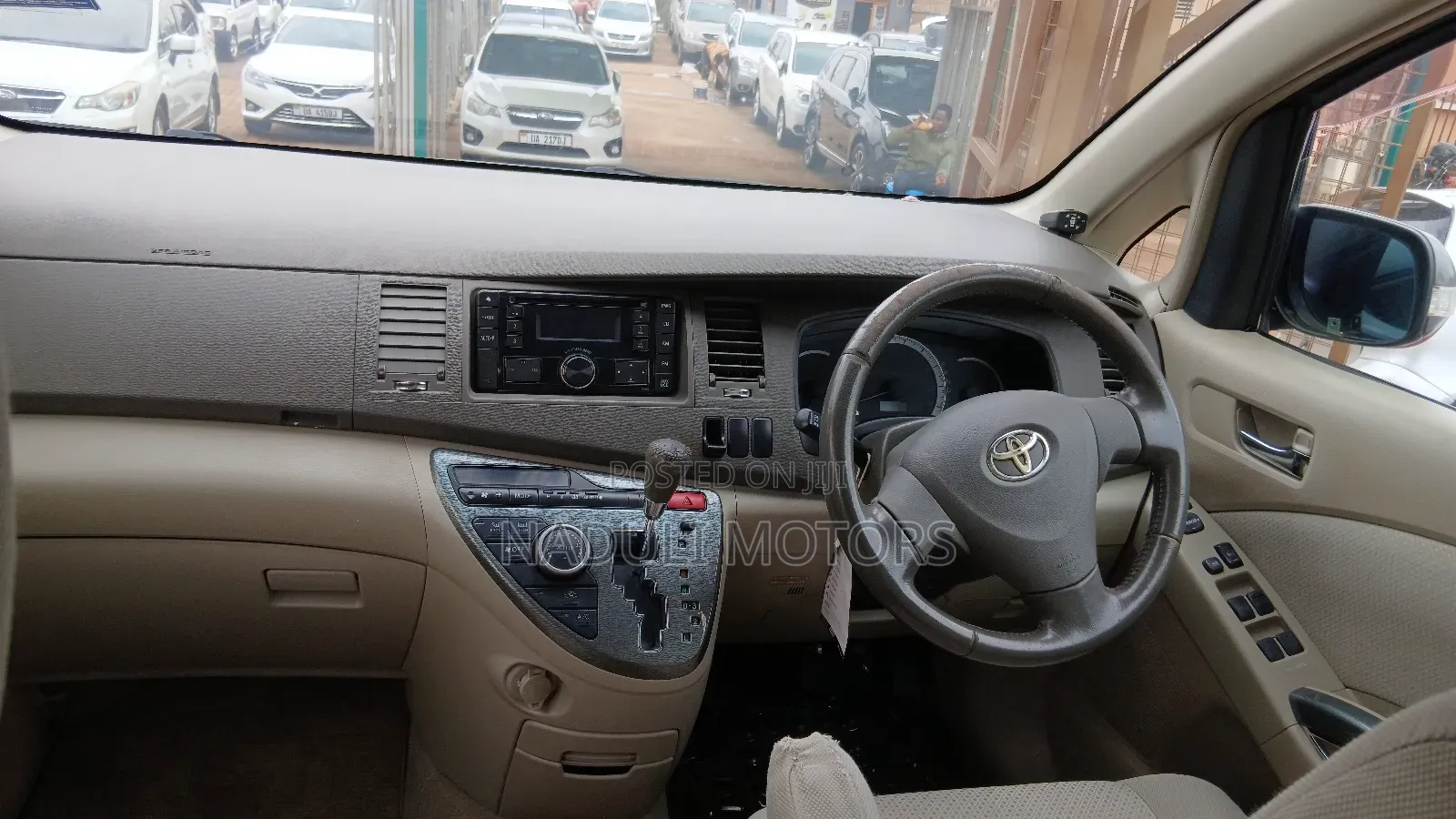Toyota ISIS 2009 Gray