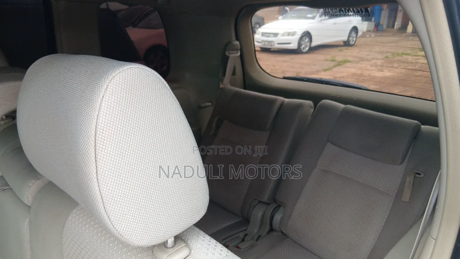 Toyota ISIS 2009 Gray