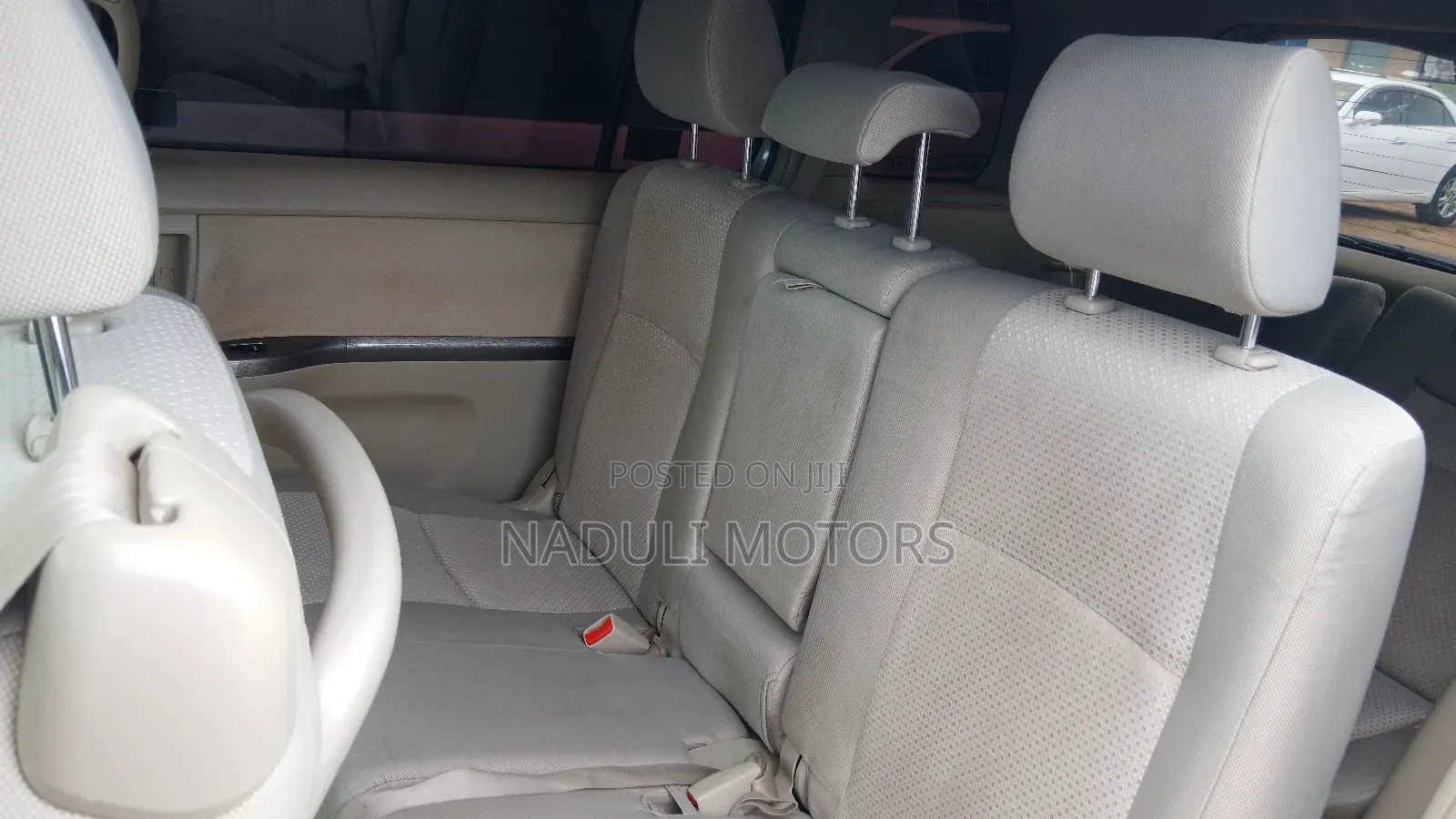 Toyota ISIS 2009 Gray