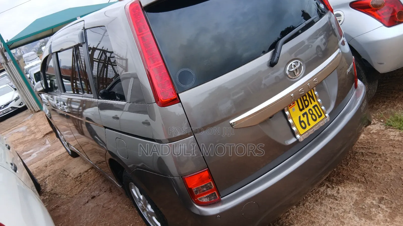 Toyota ISIS 2009 Gray