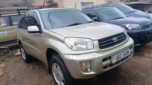 Toyota RAV4 1.8 2005 Gold