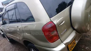 Toyota RAV4 1.8 2005 Gold