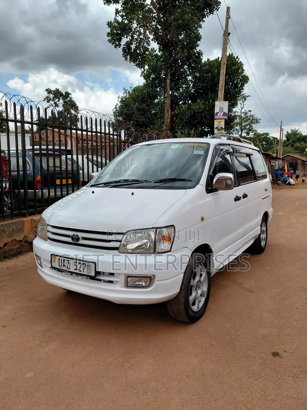 Toyota Noah 2.0 FWD (8 Seater) 2001 White