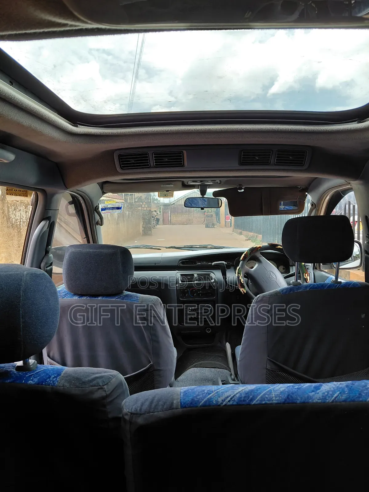 Toyota Noah 2.0 FWD (8 Seater) 2001 White