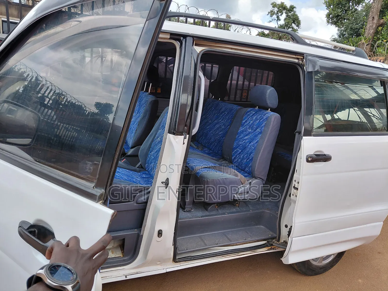 Toyota Noah 2.0 FWD (8 Seater) 2001 White