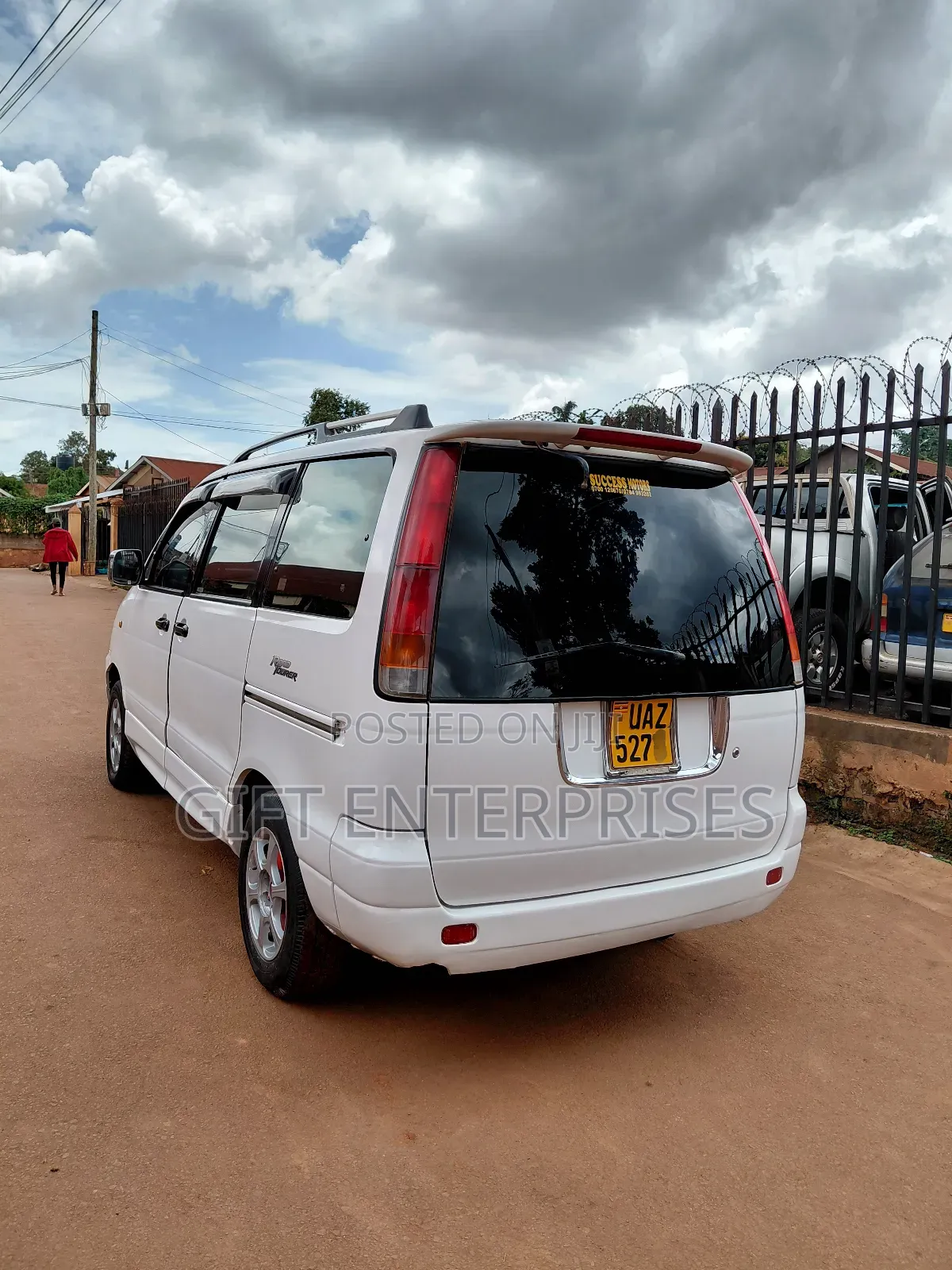 Toyota Noah 2.0 FWD (8 Seater) 2001 White