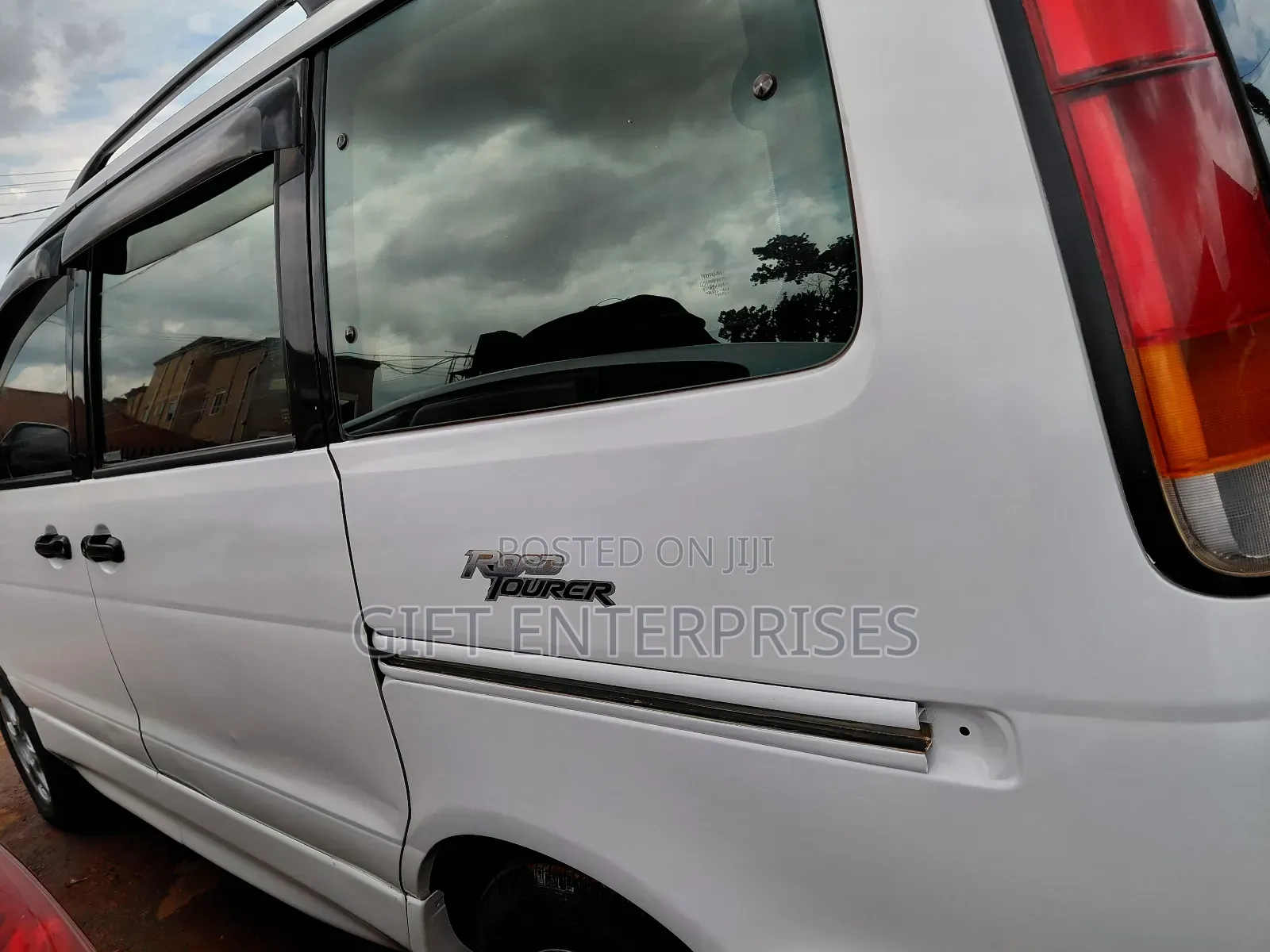 Toyota Noah 2.0 FWD (8 Seater) 2001 White