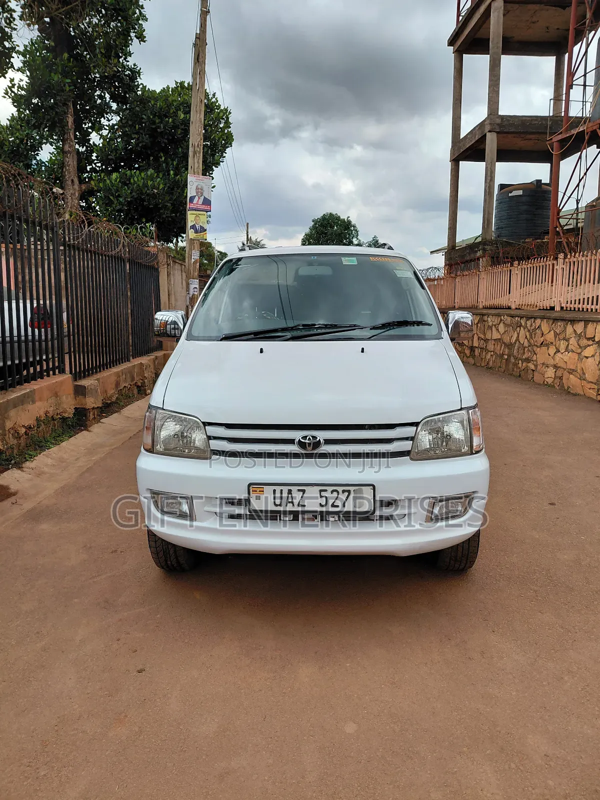 Toyota Noah 2.0 FWD (8 Seater) 2001 White