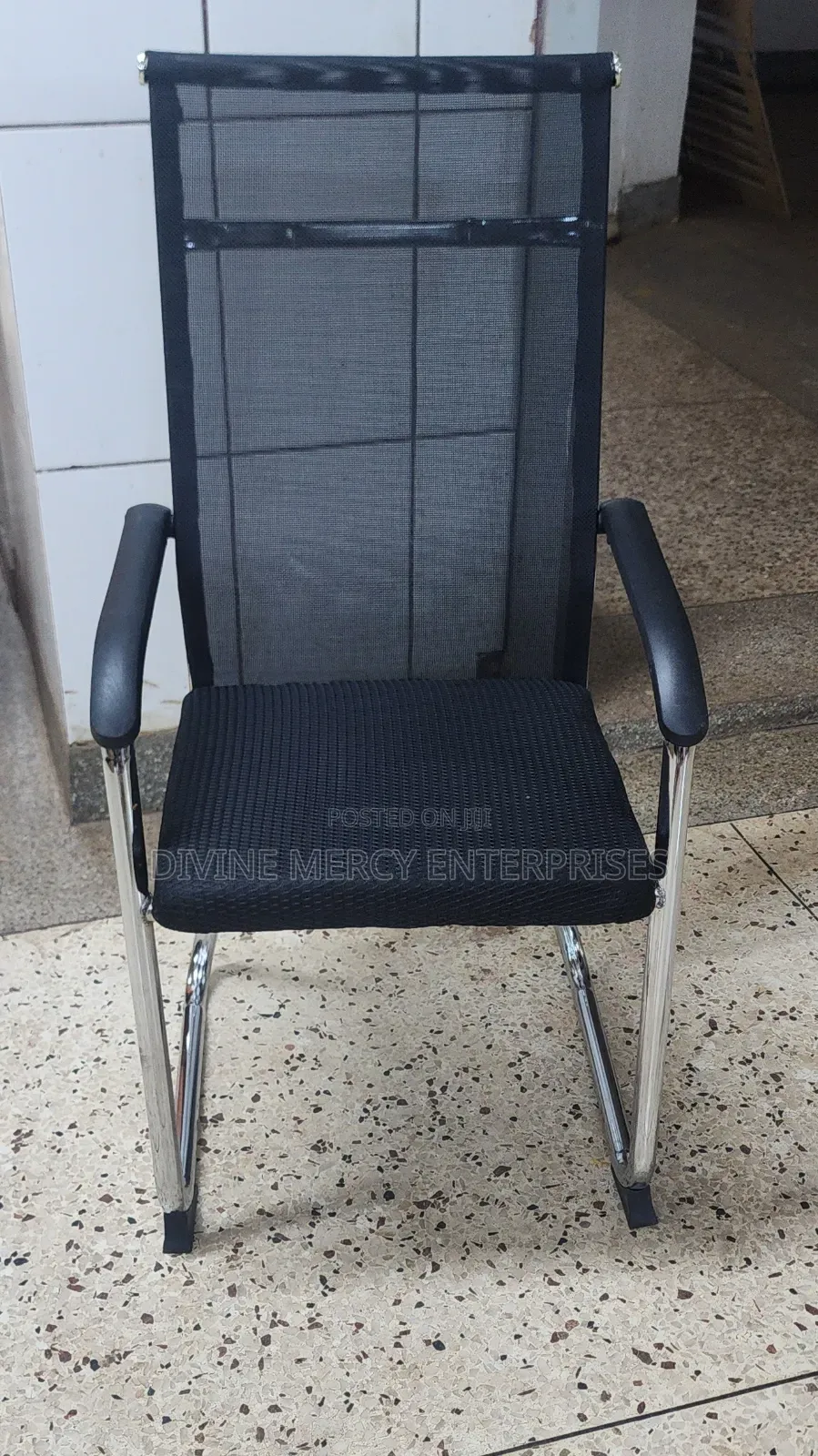 Black Mesh Visitors Chair