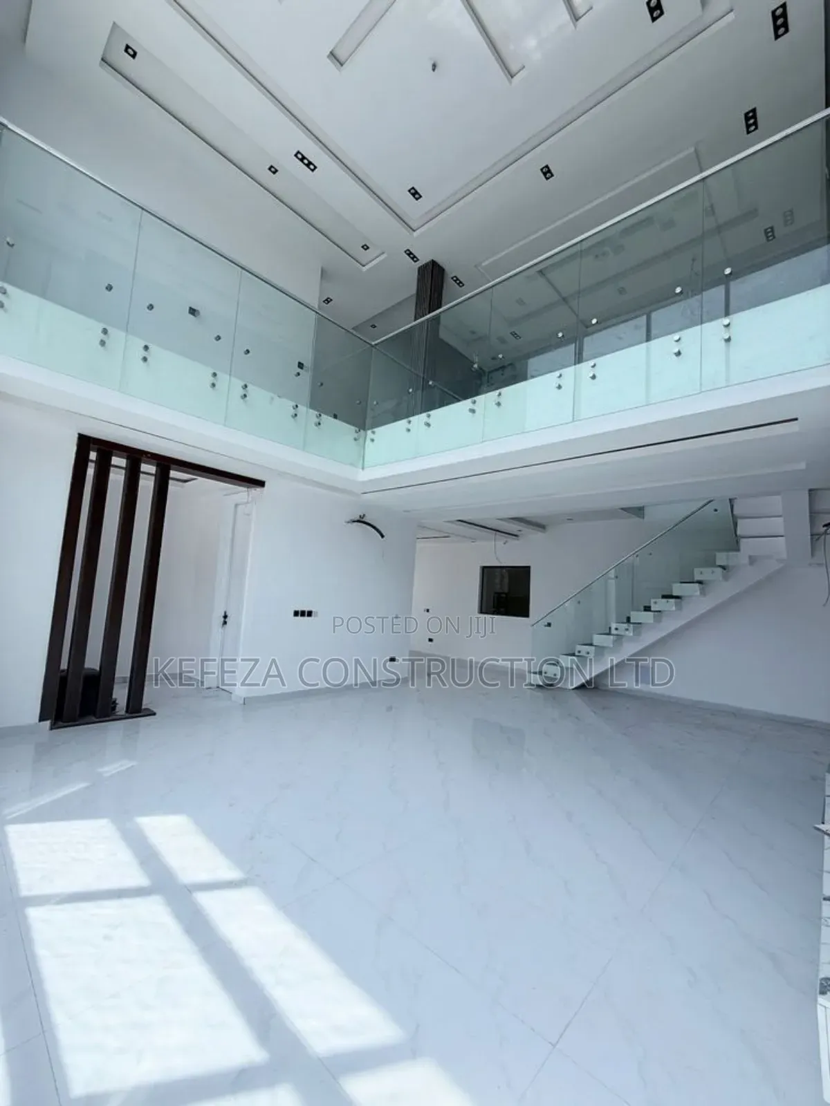 Janifers Void Glass Rails