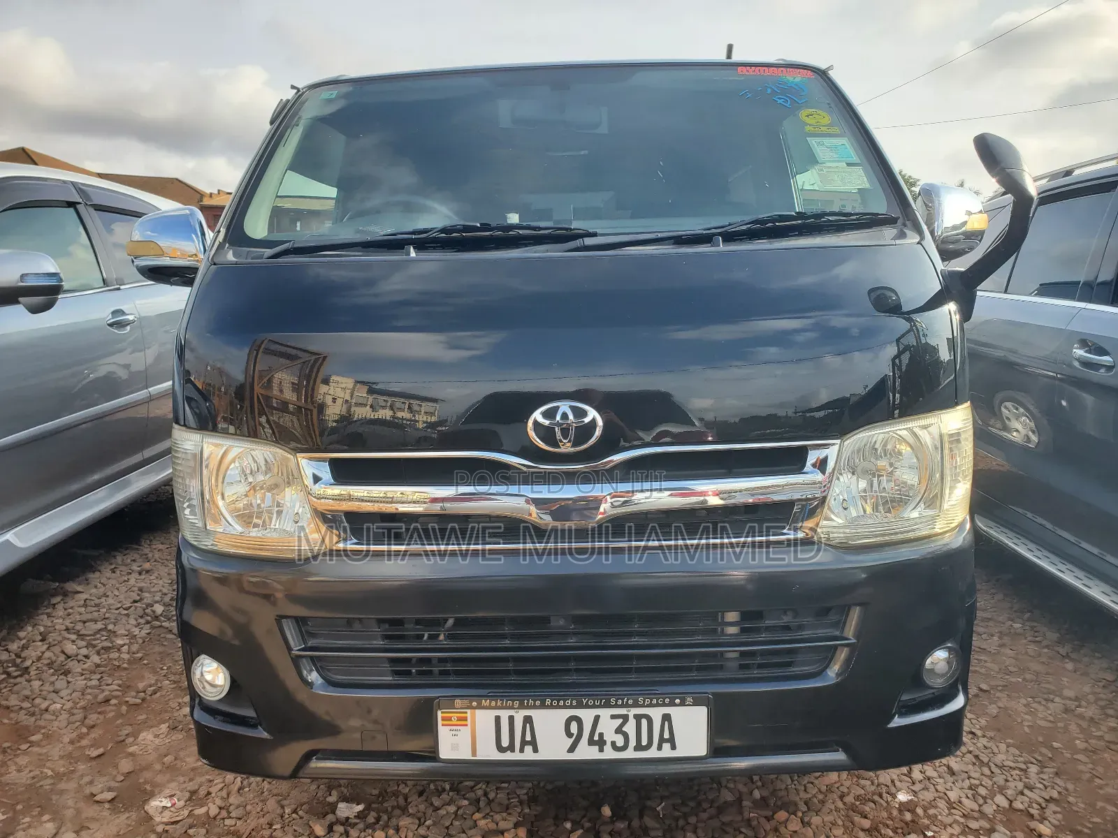 Toyota HiAce 2015 Black