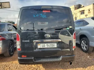 Toyota HiAce 2015 Black