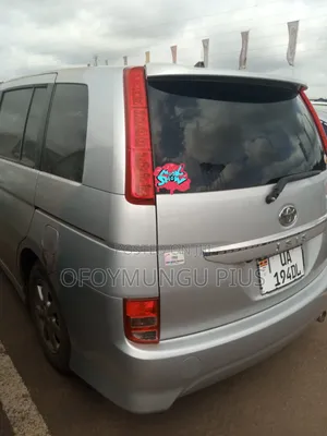 Toyota ISIS 2010 Silver