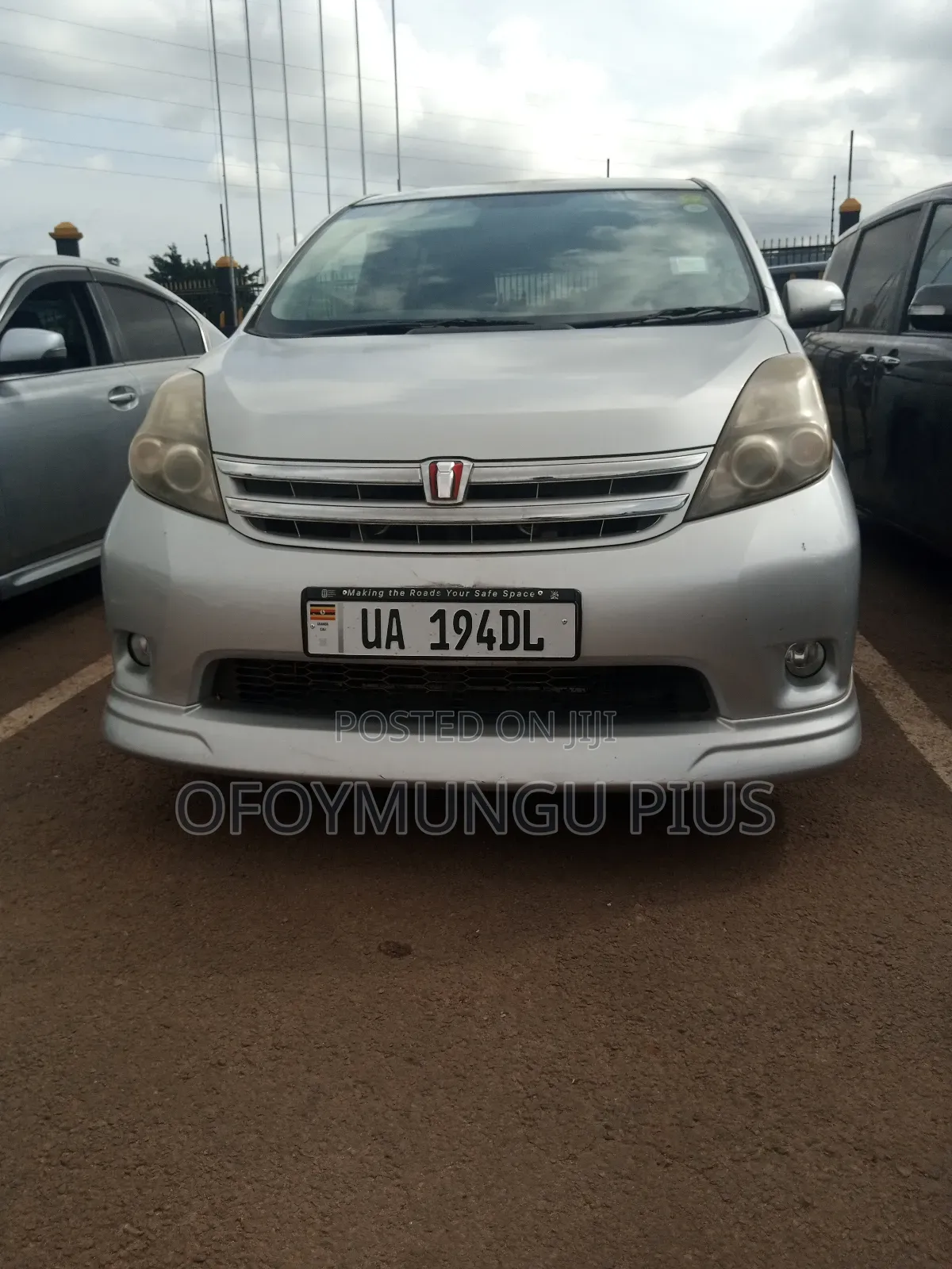 Toyota ISIS 2010 Silver