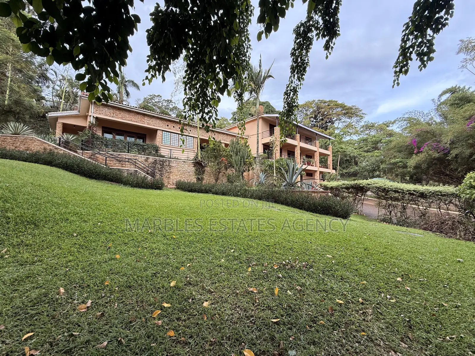 6bdrm House in Mbuya, Central Division for rent