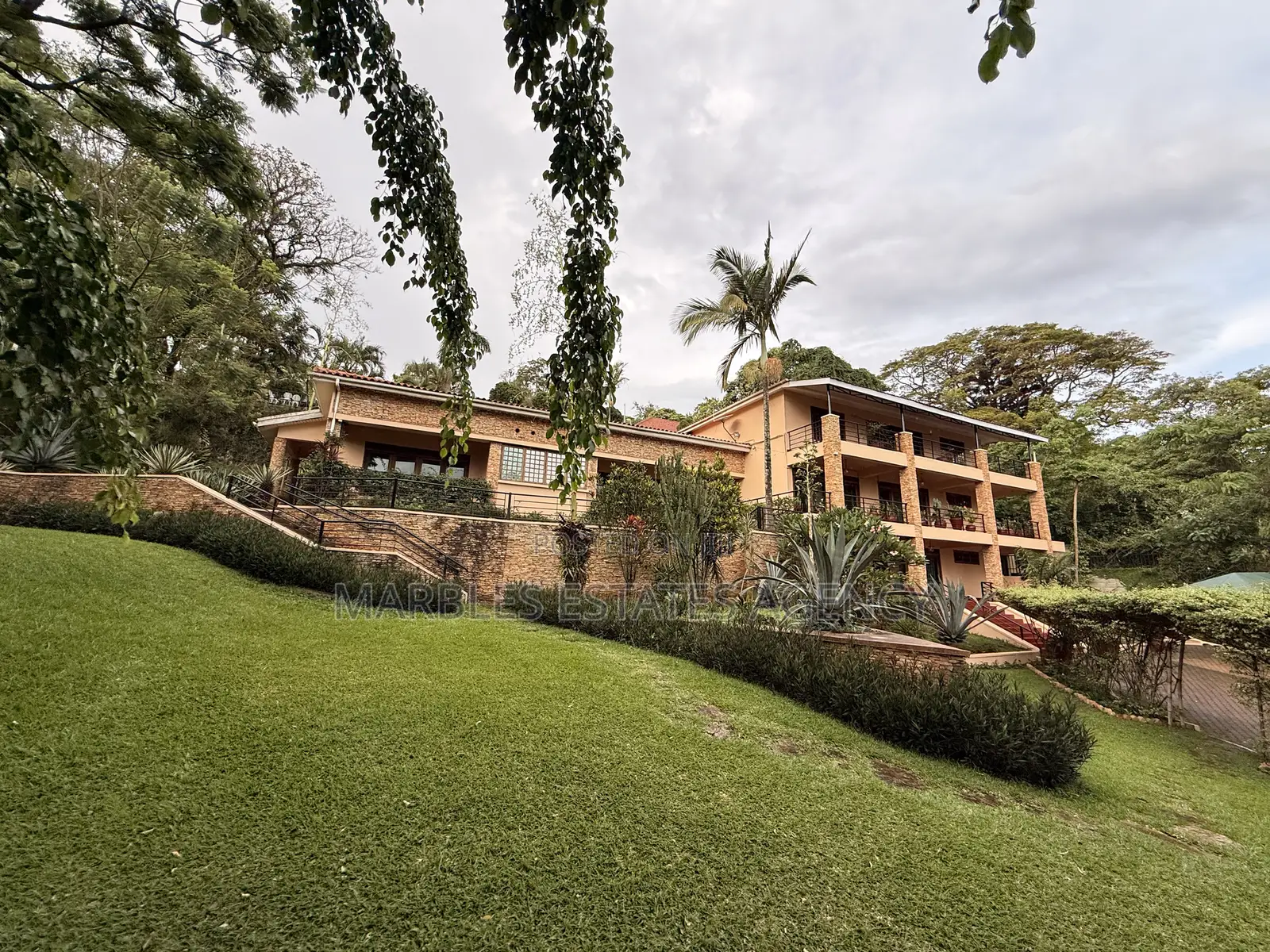6bdrm House in Mbuya, Central Division for rent