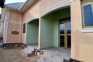 7bdrm Apartment in Kasubi Along Hoima, Rubaga for sale