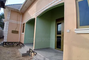 7bdrm Apartment in Kasubi Along Hoima, Rubaga for sale